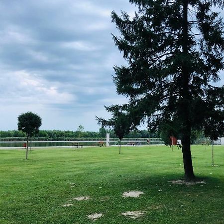 Duna Vendeghaz Hotel Fadd-Dombori Bagian luar foto