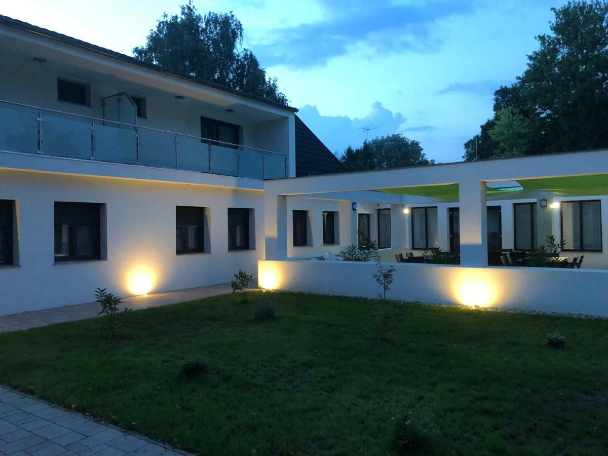 Duna Vendeghaz Hotel Fadd-Dombori Bagian luar foto