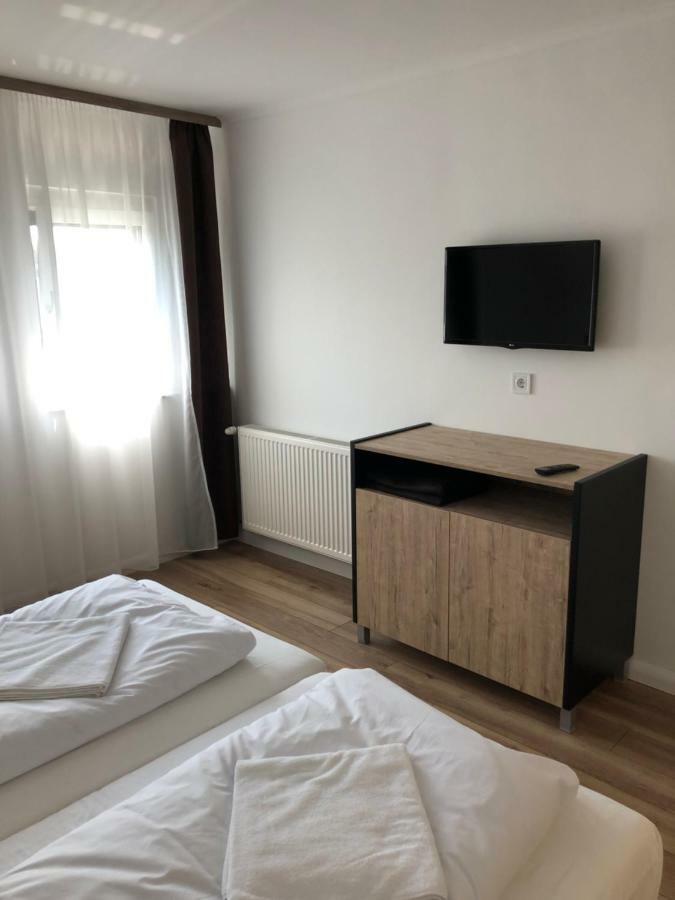 Duna Vendeghaz Hotel Fadd-Dombori Bagian luar foto