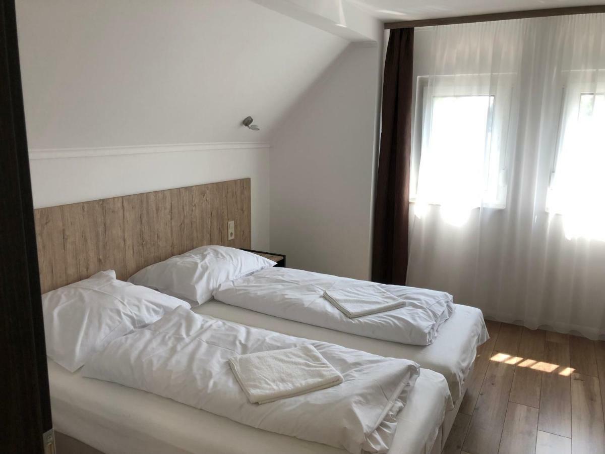 Duna Vendeghaz Hotel Fadd-Dombori Bagian luar foto