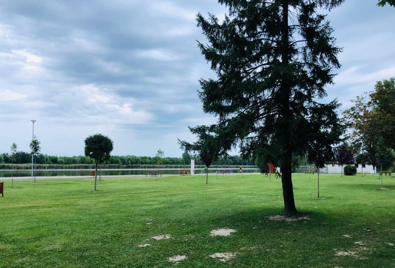 Duna Vendeghaz Hotel Fadd-Dombori Bagian luar foto